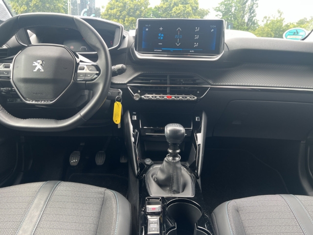 Fahrzeugabbildung Peugeot 208 Allure Pack Navi Digitales Cockpit LED Apple CarPlay Android Auto Klimaautom Fahrerprofil