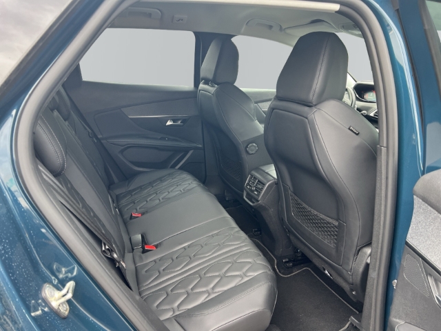 Fahrzeugabbildung Peugeot 3008 Allure Pack Navi Leder Digitales Cockpit LED El. Heckklappe 2-Zonen-Klimaautom