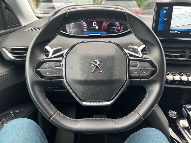 Fahrzeugabbildung Peugeot 3008 Allure Pack Navi Leder Digitales Cockpit LED El. Heckklappe 2-Zonen-Klimaautom