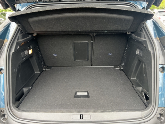 Fahrzeugabbildung Peugeot 3008 Allure Pack Navi Leder Digitales Cockpit LED El. Heckklappe 2-Zonen-Klimaautom