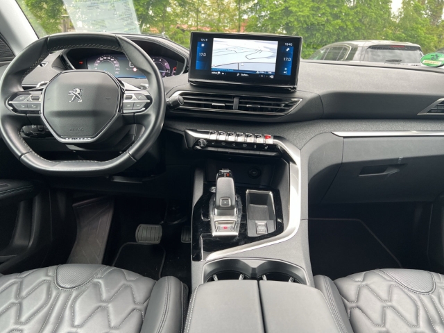 Fahrzeugabbildung Peugeot 3008 Allure Pack Navi Leder Digitales Cockpit LED El. Heckklappe 2-Zonen-Klimaautom