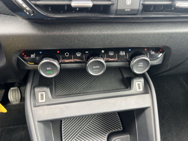 Fahrzeugabbildung Citroen C4 Feel Pack HUD Navi LED Apple CarPlay Android Auto Mehrzonenklima Musikstreaming
