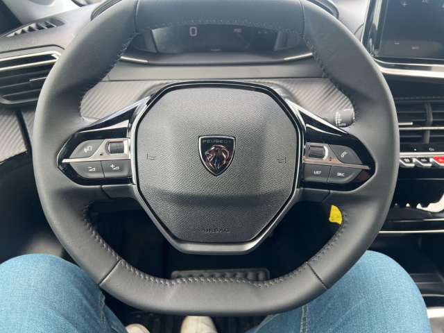 Fahrzeugabbildung Peugeot 208 Allure Digitales Cockpit 360 Kamera LED Apple CarPlay Android Auto Klimaautom Fahrerprofil