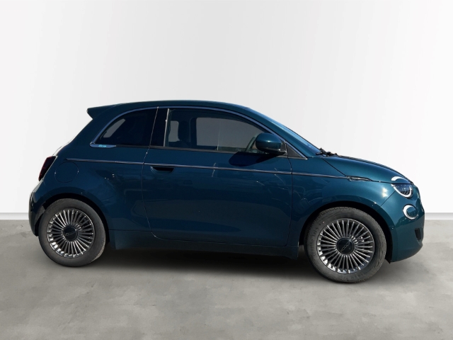 Fahrzeugabbildung Fiat 500e Navi Soundsystem JBL Apple CarPlay Android Auto Klimaautom Fahrerprofil DAB Ambientebeleuchtung