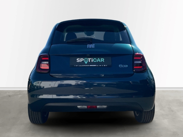 Fahrzeugabbildung Fiat 500e Navi Soundsystem JBL Apple CarPlay Android Auto Klimaautom Fahrerprofil DAB Ambientebeleuchtung