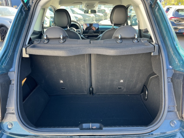 Fahrzeugabbildung Fiat 500e Navi Soundsystem JBL Apple CarPlay Android Auto Klimaautom Fahrerprofil DAB Ambientebeleuchtung