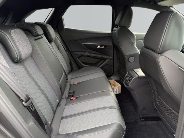 Fahrzeugabbildung Peugeot 3008 Allure Pack Navi Digitales Cockpit LED ACC El. Heckklappe 2-Zonen-Klimaautom