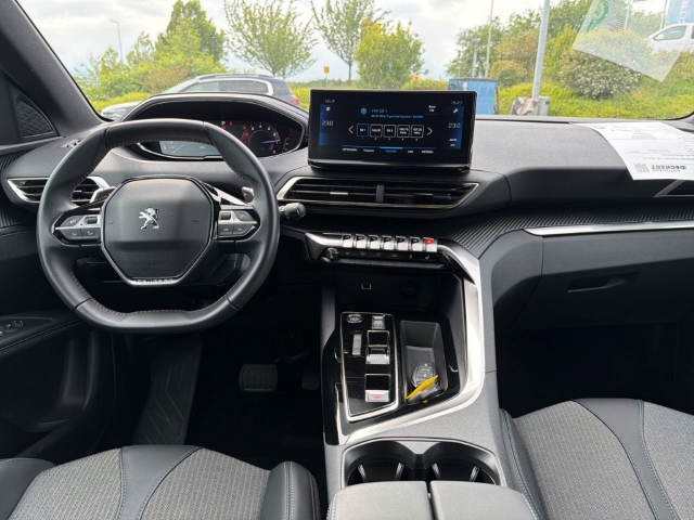 Fahrzeugabbildung Peugeot 3008 Allure Pack Navi Digitales Cockpit LED ACC El. Heckklappe 2-Zonen-Klimaautom