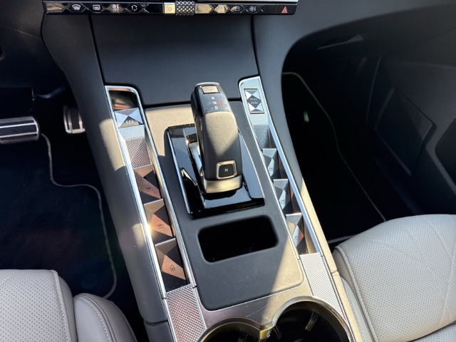 Fahrzeugabbildung DS Automobiles DS7 Esprit de Voyage Digitales Cockpit Klimasitze LED El. Heckklappe Klimaautom