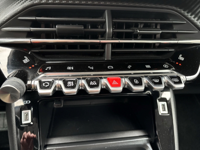 Fahrzeugabbildung Peugeot e-2008 Allure Elektro Navi Digitales Cockpit LED ACC Apple CarPlay Android Auto Klimaautom