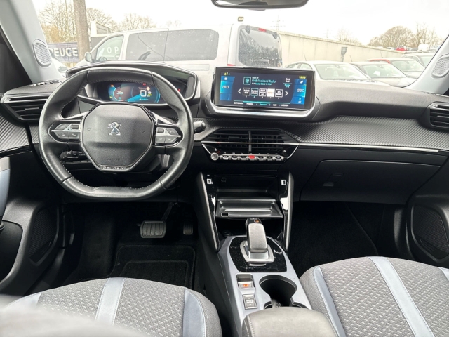 Fahrzeugabbildung Peugeot e-2008 Allure Elektro Navi Digitales Cockpit LED ACC Apple CarPlay Android Auto Klimaautom