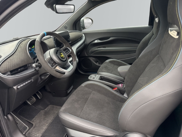 Fahrzeugabbildung Abarth 500 e Turismo, Alcantara, Navi, PDC, RFK, SHZ