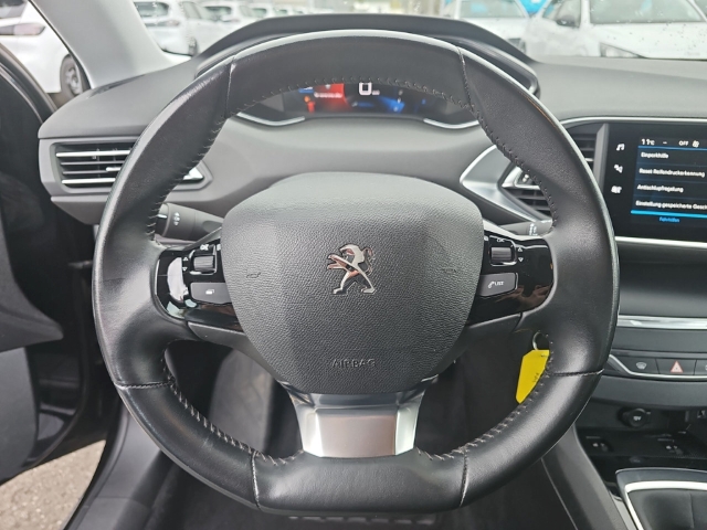 Fahrzeugabbildung Peugeot 308 SW Active Navi 2-Zonen-Klimaautom SHZ Notbremsass. Temp Tel.-Vorb. PDC Berganfahrass.