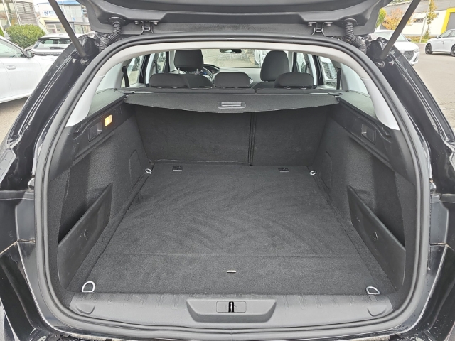 Fahrzeugabbildung Peugeot 308 SW Active Navi 2-Zonen-Klimaautom SHZ Notbremsass. Temp Tel.-Vorb. PDC Berganfahrass.