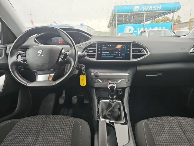 Fahrzeugabbildung Peugeot 308 SW Active Navi 2-Zonen-Klimaautom SHZ Notbremsass. Temp Tel.-Vorb. PDC Berganfahrass.