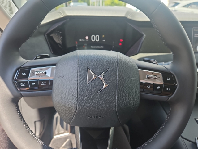 Fahrzeugabbildung DS Automobiles DS4 DS Etoile Alcantara 1.5 BlueHDi 130 FAP EU6e