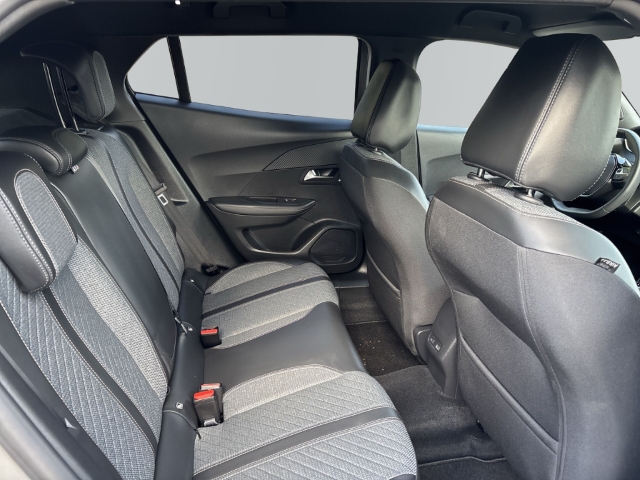 Fahrzeugabbildung Peugeot 2008 Allure LED Apple CarPlay Android Auto Klimaautom Musikstreaming DAB SHZ Spurhalteass. - mit KI generiert/bearbeitet