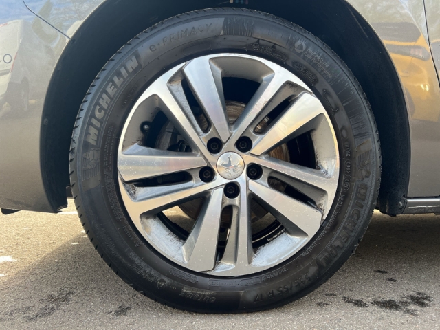 Fahrzeugabbildung Peugeot Traveller Allure L2 8-Sitzer HUD Panorama Navi Massagesitze Xenon El. Schiebetüren