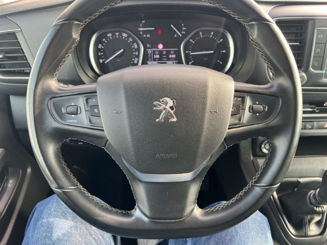 Fahrzeugabbildung Peugeot Traveller Allure L2 8-Sitzer HUD Panorama Navi Massagesitze Xenon El. Schiebetüren
