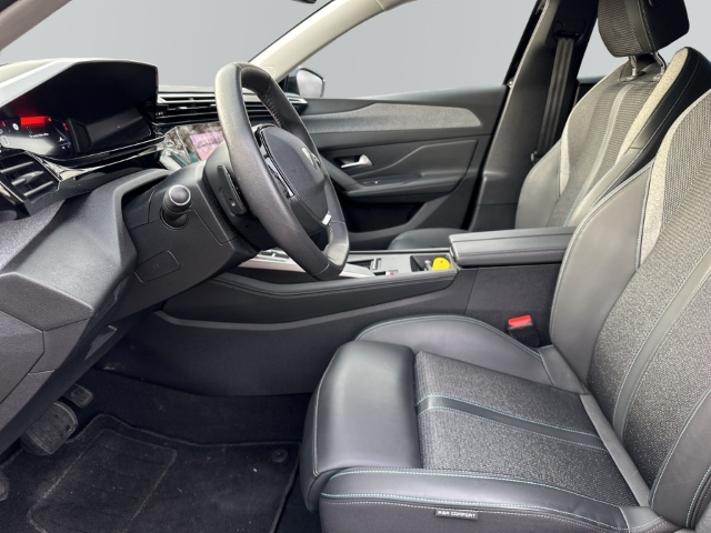 Fahrzeugabbildung Peugeot 308 SW Allure Pack Navi Memory Sitze 360 Kamera LED 2-Zonen-Klimaautom