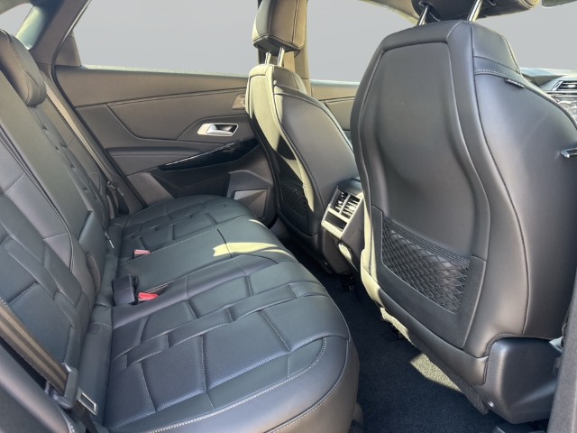 Fahrzeugabbildung DS Automobiles DS7 7 Etoile Blue HDI 130 - mit KI generiert/bearbeitet