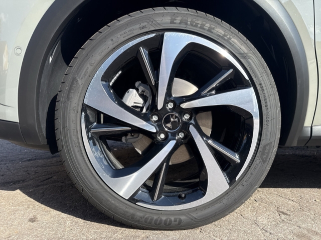 Fahrzeugabbildung DS Automobiles DS7 7 Etoile Blue HDI 130 - mit KI generiert/bearbeitet