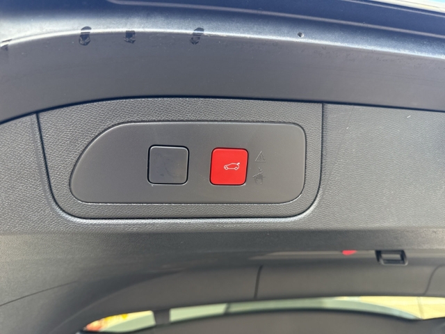 Fahrzeugabbildung DS Automobiles DS7 7 Etoile Blue HDI 130 - mit KI generiert/bearbeitet