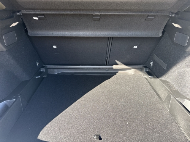 Fahrzeugabbildung DS Automobiles DS7 7 Etoile Blue HDI 130 - mit KI generiert/bearbeitet