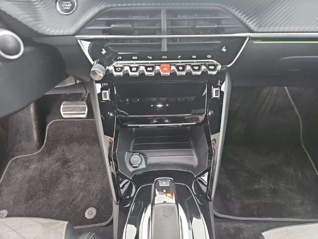 Fahrzeugabbildung Peugeot e-2008 GT Pack Elektro El. Panodach Navi LED ACC Klimaautom Fahrerprofil DAB Ambientebeleuchtung