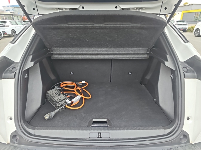 Fahrzeugabbildung Peugeot e-2008 GT Pack Elektro El. Panodach Navi LED ACC Klimaautom Fahrerprofil DAB Ambientebeleuchtung