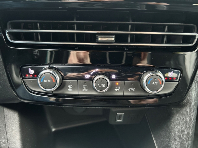 Fahrzeugabbildung Opel Mokka Edition Digitales Cockpit LED Apple CarPlay Android Auto Musikstreaming DAB