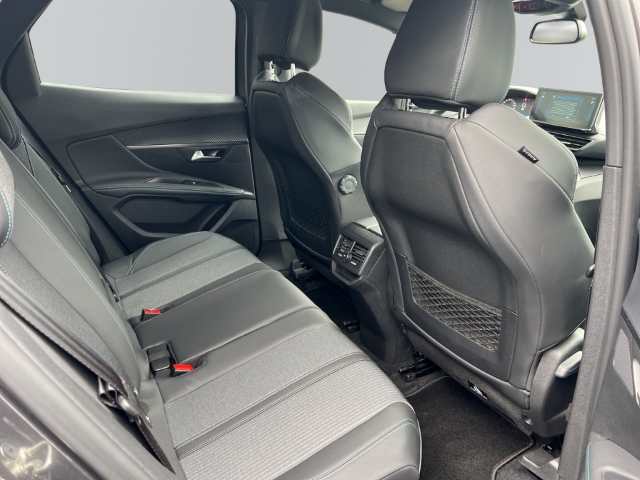 Fahrzeugabbildung Peugeot 3008 Allure Pack Navi Digitales Cockpit LED ACC El. Heckklappe 2-Zonen-Klimaautom
