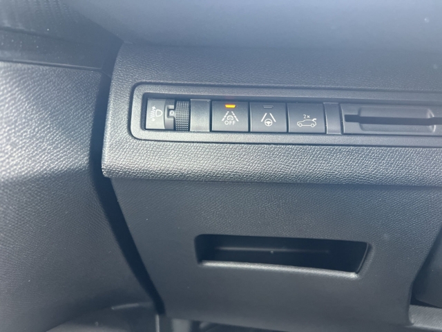 Fahrzeugabbildung Peugeot 3008 Allure Pack Navi Digitales Cockpit LED ACC El. Heckklappe 2-Zonen-Klimaautom