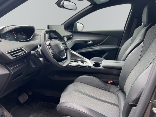 Fahrzeugabbildung Peugeot 3008 Allure Pack Navi Digitales Cockpit LED ACC El. Heckklappe 2-Zonen-Klimaautom