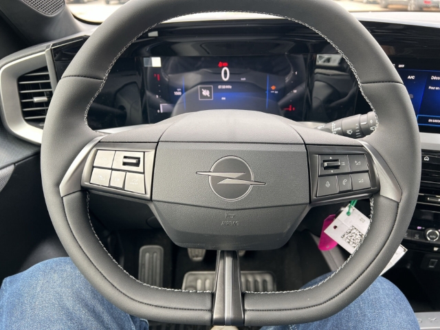 Fahrzeugabbildung Opel Mokka Edition Digitales Cockpit LED Apple CarPlay Android Auto Musikstreaming DAB Ambientebeleuchtung
