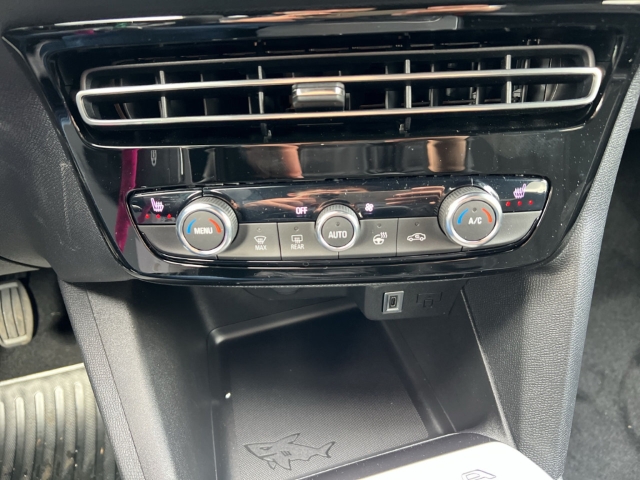 Fahrzeugabbildung Opel Mokka Edition Digitales Cockpit LED Apple CarPlay Android Auto Musikstreaming DAB Ambientebeleuchtung