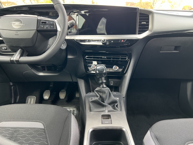 Fahrzeugabbildung Opel Mokka Edition Digitales Cockpit LED Apple CarPlay Android Auto Musikstreaming DAB Ambientebeleuchtung