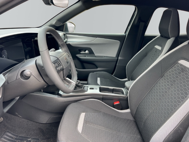 Fahrzeugabbildung Opel Mokka Edition Digitales Cockpit LED Apple CarPlay Android Auto Musikstreaming DAB Ambientebeleuchtung