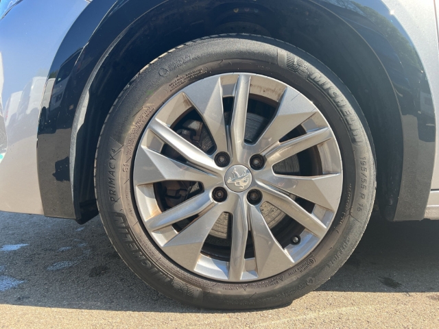 Fahrzeugabbildung Peugeot e-208 Active Pack LED DAB SHZ Spurhalteass. Verkehrszeichenerk. Notbremsass. Temp