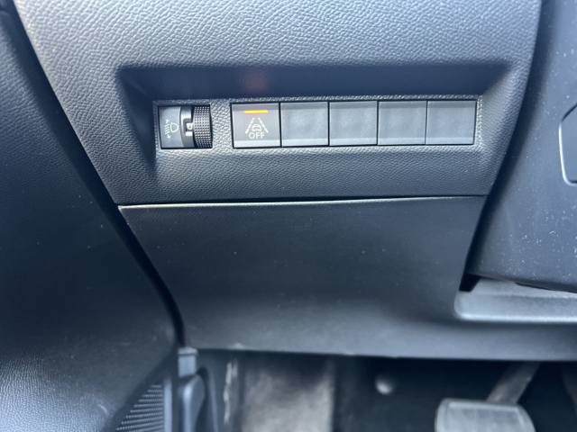Fahrzeugabbildung Peugeot e-208 Active Pack LED DAB SHZ Spurhalteass. Verkehrszeichenerk. Notbremsass. Temp
