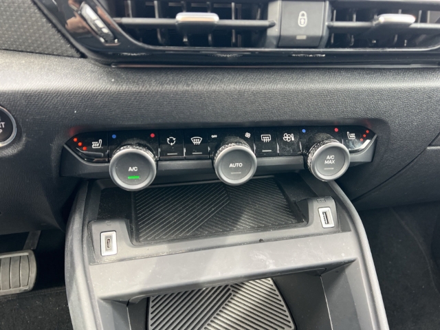 Fahrzeugabbildung Citroen C4 Shine HUD Navi 360 Kamera LED Apple CarPlay Android Auto Mehrzonenklima DAB SHZ
