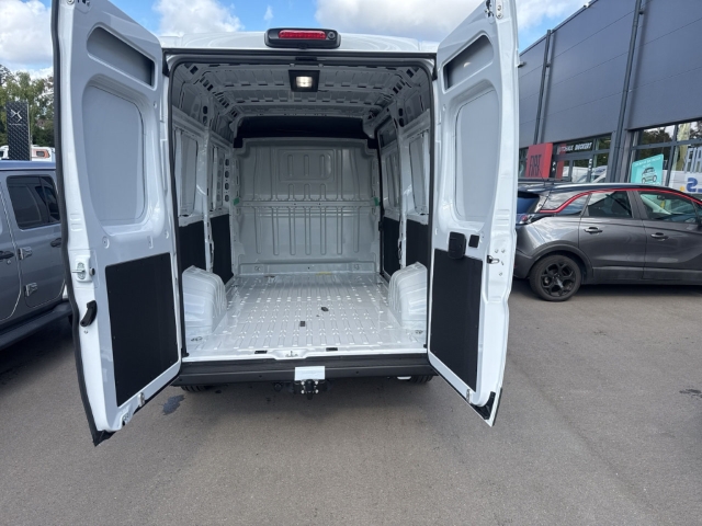 Fahrzeugabbildung Fiat Ducato H2 Kastenwagen 35 L2H2 140 M-Jet, AHK,RFK