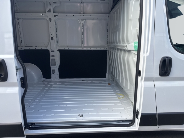 Fahrzeugabbildung Fiat Ducato H2 Kastenwagen 35 L2H2 140 M-Jet, AHK,RFK