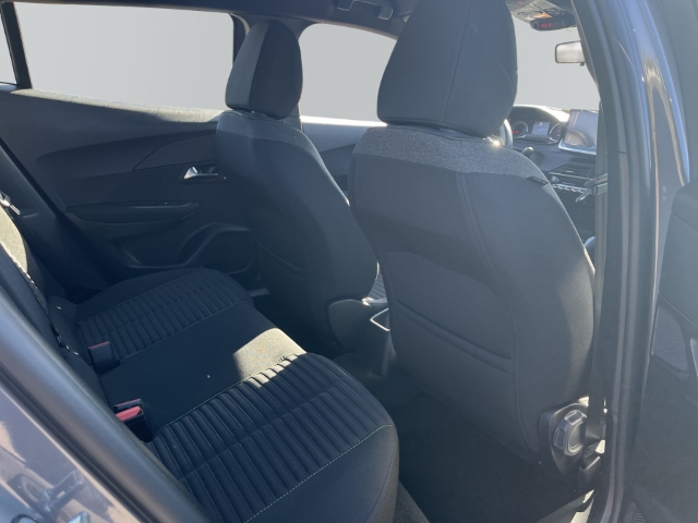Fahrzeugabbildung Peugeot 2008 Active LED SHZ Spurhalteass. Verkehrszeichenerk. Notbremsass. Temp PDC Berganfahrass. - mit KI generiert/bearbeitet
