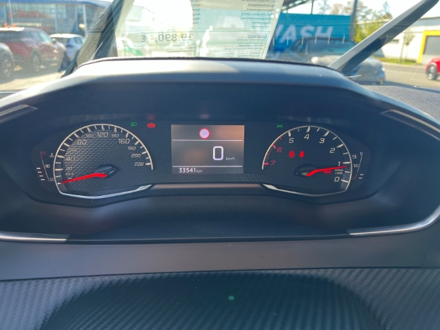 Fahrzeugabbildung Peugeot 2008 Active LED SHZ Spurhalteass. Verkehrszeichenerk. Notbremsass. Temp PDC Berganfahrass. - mit KI generiert/bearbeitet