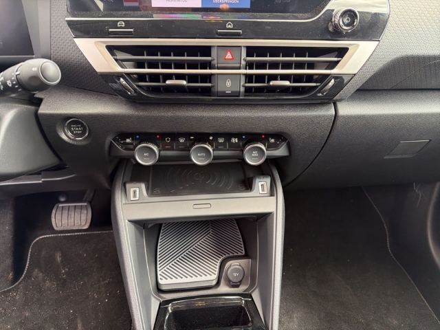 Fahrzeugabbildung Citroen e-C4 e-Max Elektromotor 156 - mit KI generiert/bearbeitet