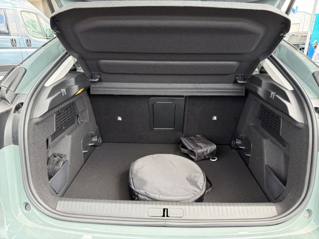 Fahrzeugabbildung Citroen e-C4 e-Max Elektromotor 156 - mit KI generiert/bearbeitet