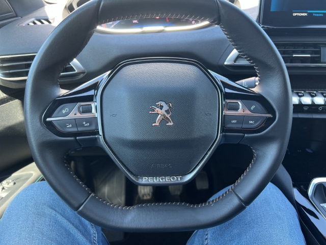 Fahrzeugabbildung Peugeot 5008 Allure Pack 7-Sitzer Navi Digitales Cockpit 360 Kamera LED ACC 2-Zonen-Klimaautom