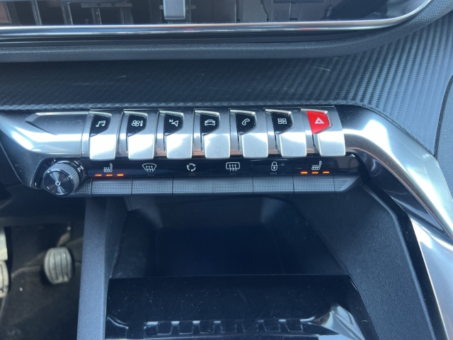Fahrzeugabbildung Peugeot 5008 Allure Pack 7-Sitzer Navi Digitales Cockpit 360 Kamera LED ACC 2-Zonen-Klimaautom