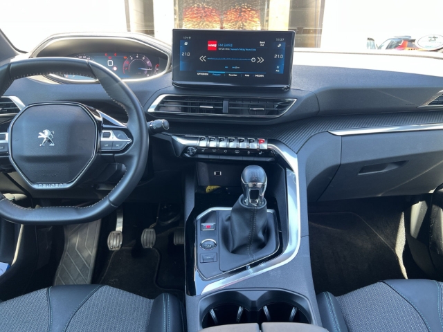 Fahrzeugabbildung Peugeot 5008 Allure Pack 7-Sitzer Navi Digitales Cockpit 360 Kamera LED ACC 2-Zonen-Klimaautom